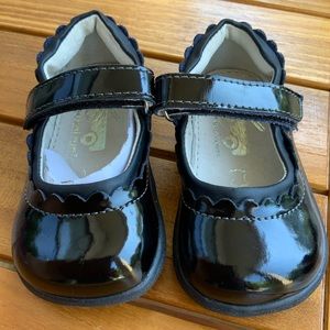 See Kai Run Jane new patent leather shoes size 5